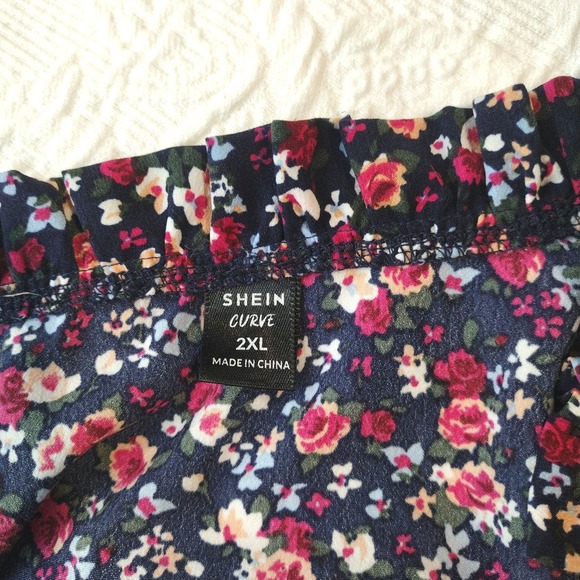 💸$10 Shein Curve Women's 2XL Ruffled Trim French Ditsy Floral Blouse - Picture 3 of 3